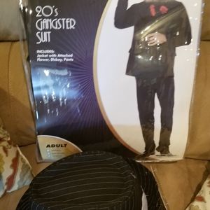 Spirit Halloween mens gangster suit and hat